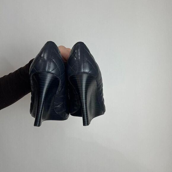 Tory Burch Blue Navy Leather Wedge Sandals with Gold Details Made in Brazil - Picture 6 of 8